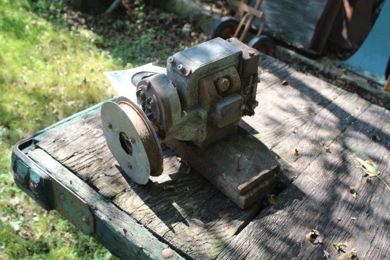lot 552 image: Remy Bulldozer Magneto