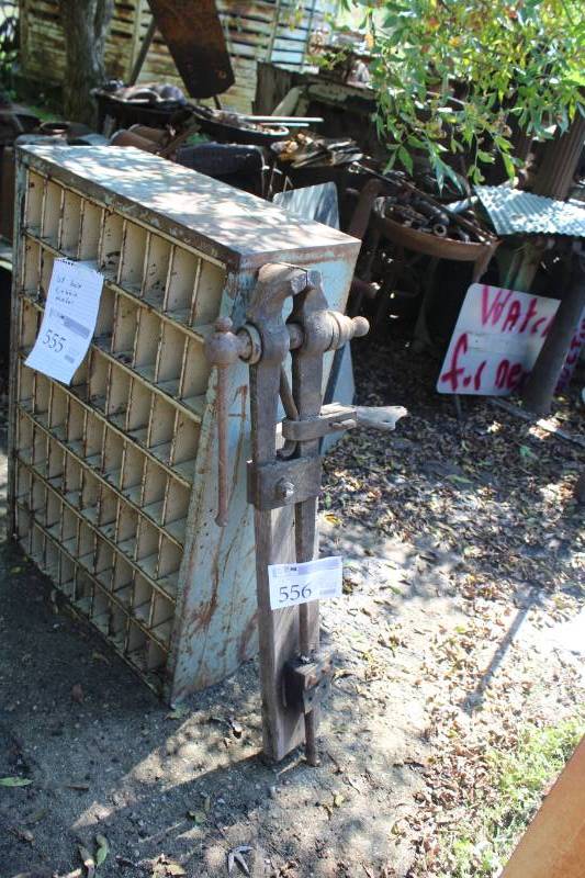 lot 556 image: Leg Vise