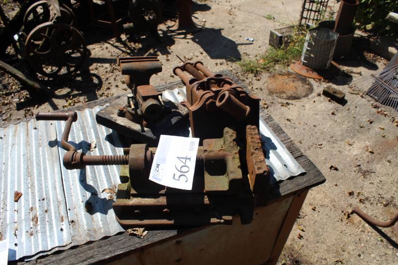 lot 564 image: Lot of (3) Metal Vises