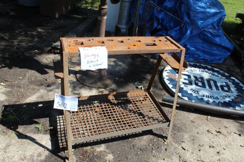 lot 562 image: Pexto Swage Blacksmith Stand