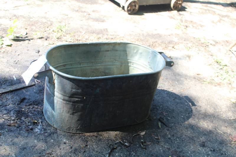 lot 567 image: Metal Water Basin