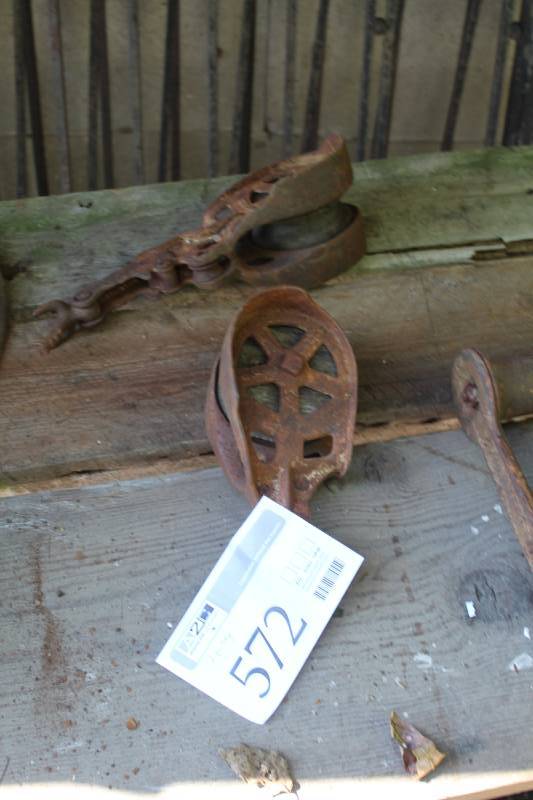 lot 572 image: Lot of (2) Overhead Pulleys