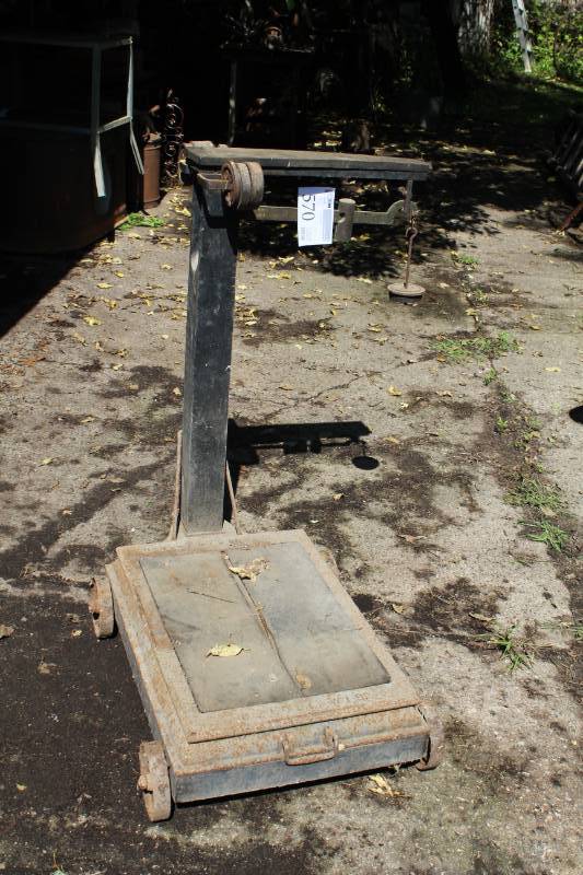 lot 570 image: Rolling Industrial Metal Floor Scale
