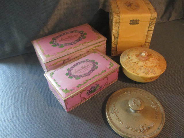 lot 23 image: Antique Collar Box, Dresser