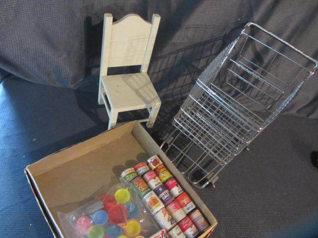 lot 27 image: Dollhouse Accessories