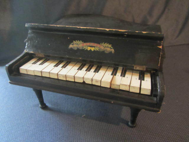 lot 40 image: Gurpet Toy Grand Piano