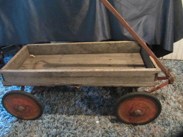 lot 1 image: Hudson Wooden Wagon
