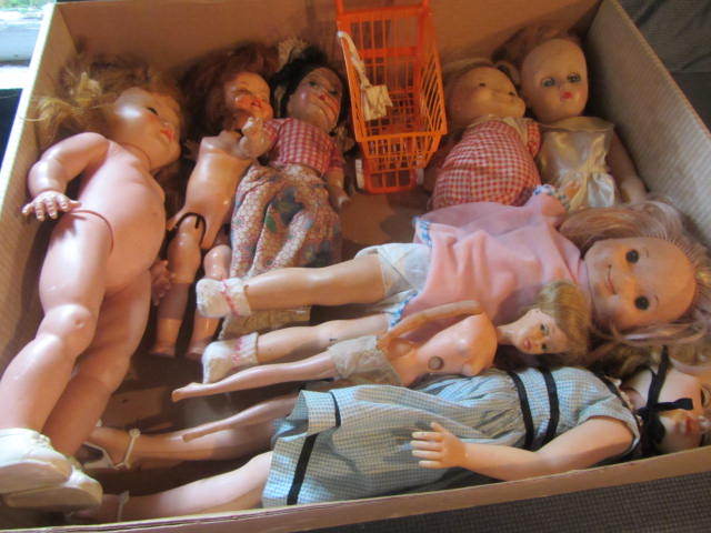 lot 50 image: Dolls