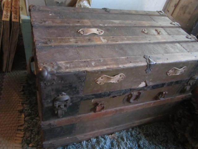 Wood Strap Trunk
