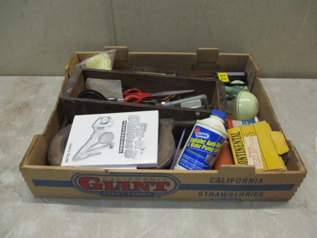 lot 10 image: Tools and hardware