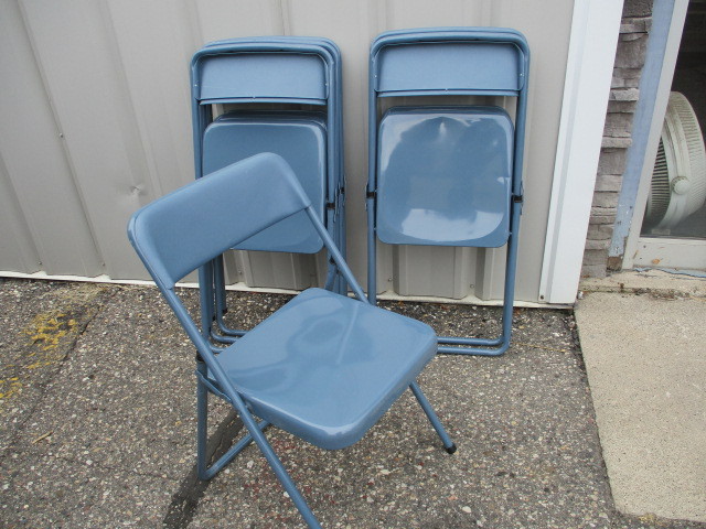 lot 16 image: Folding Chairs