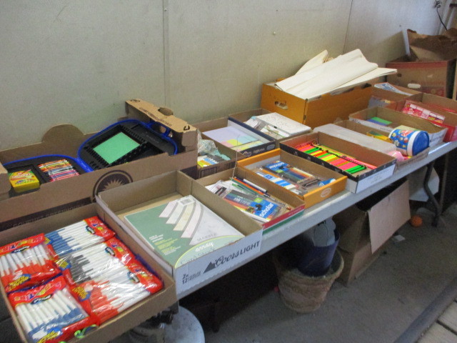 lot 19 image: Craft Supplies