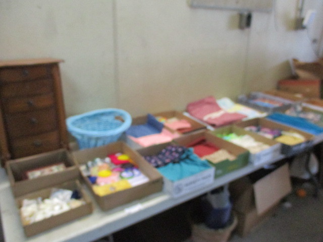 lot 20 image: Jewelry and Sewing Lot