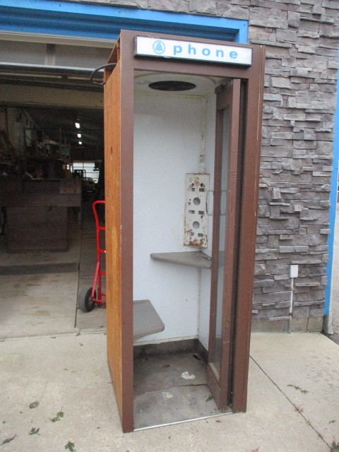lot 29 image: Phone Booth