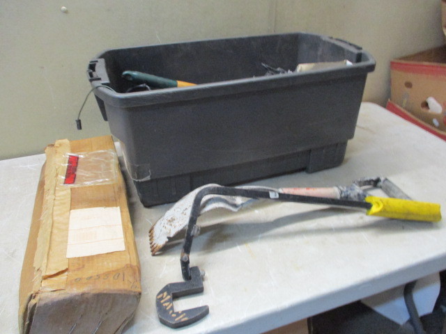 lot 32 image: Tote with misc tools