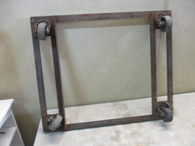lot 33 image: Utility Cart