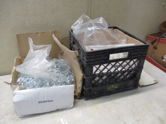 lot 34 image: Screws