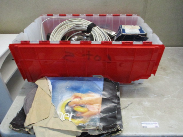 lot 39 image: Hardware