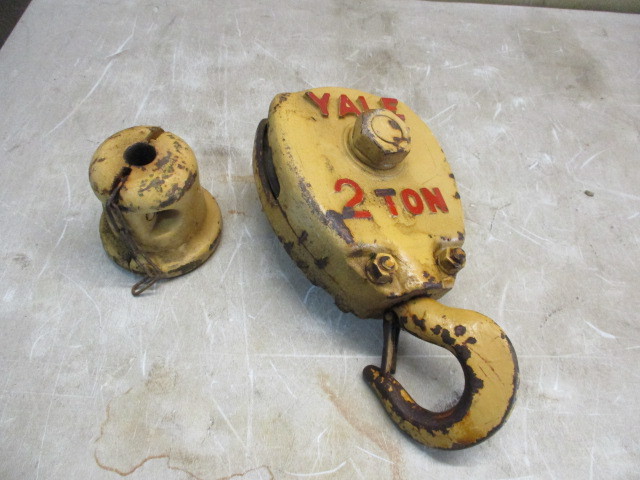 lot 59 image: 2 Ton Crane Pulley