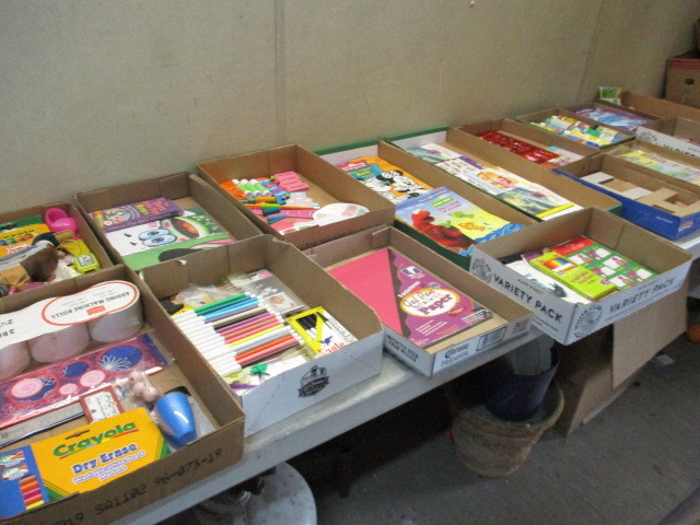 lot 72 image: Craft Supplies