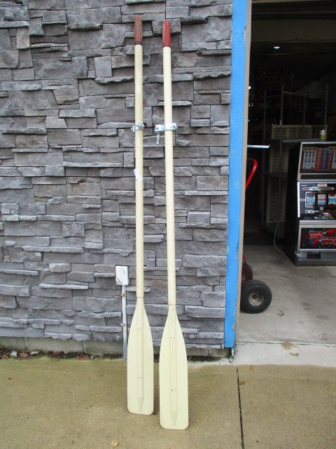 lot 86 image: Oars