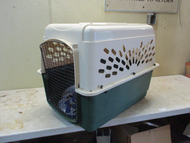 lot 97 image: Remington Dog Kennel