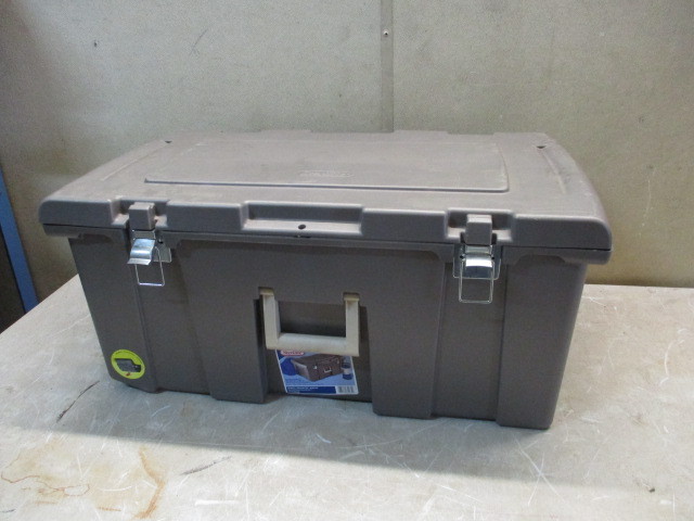 lot 98 image: Tote of Goose Decoys