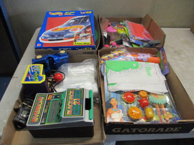 lot 123 image: Toys