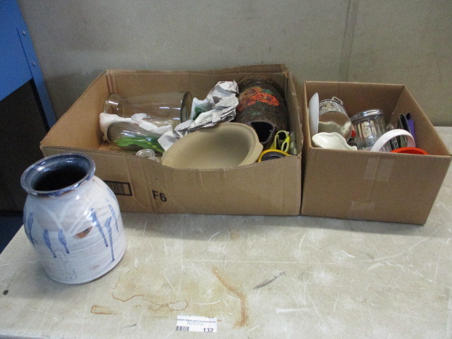 lot 132 image: Collectible Glassware