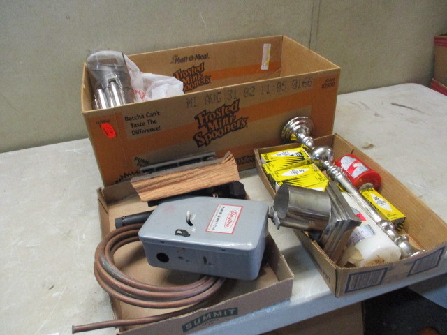 lot 137 image: GlasswareToolsBulbs