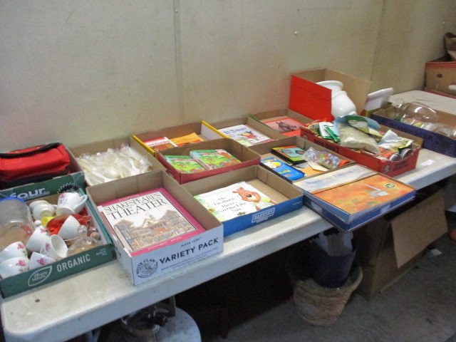 lot 138 image: Household Lot