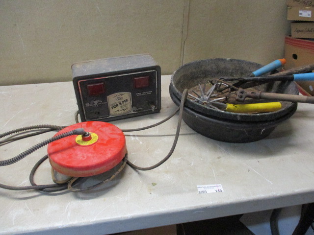 lot 145 image: FencerDeicerFeed Pails