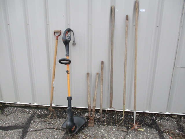 lot 149 image: Electric Weed Whip and Yard Tools