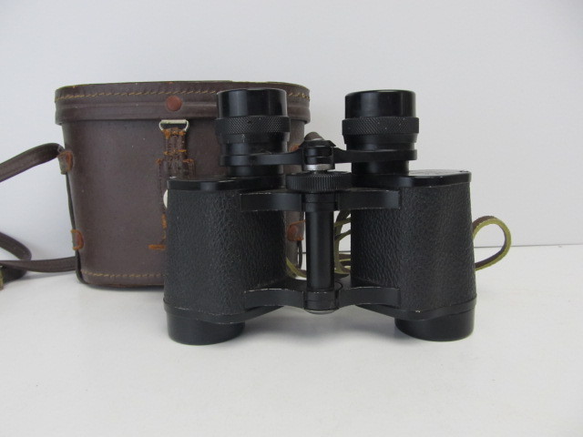 lot 87 image: Vintage HIALEAH Binoculars wCase