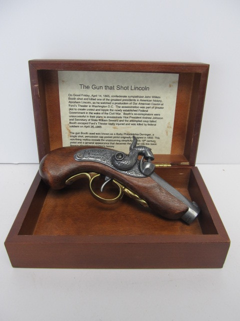 lot 17 image: Replica Deringer Pistol wBox - The Gun That Shot Lincoln