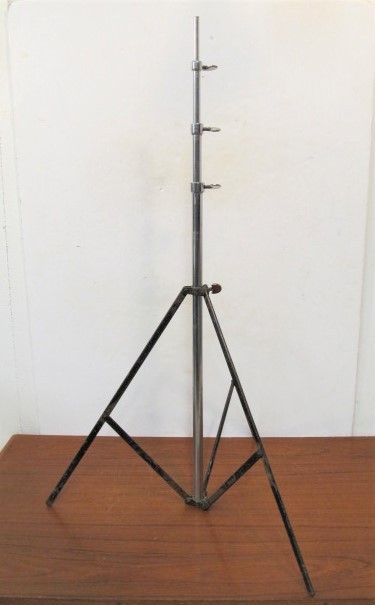 lot 47 image: Vintage Metal 1930s Tripod