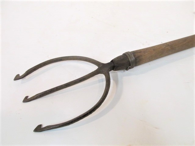 lot 57 image: Old Antique Iron & Wood Fishing Spear