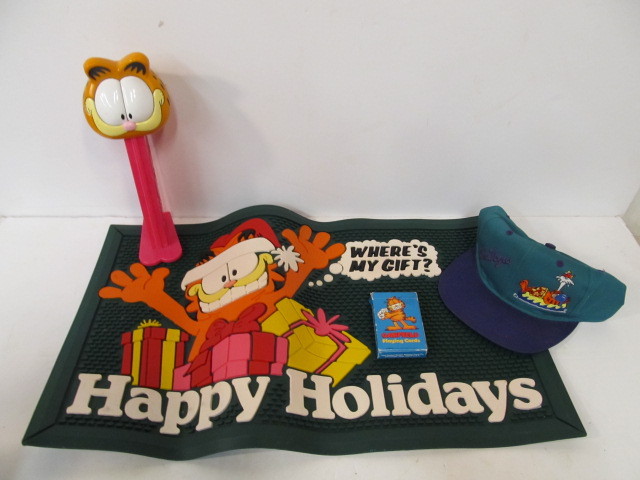lot 59 image: Group of Vintage Etc GARFIELD Collectibles
