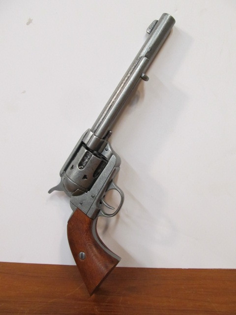 lot 62 image: Full Size Antique Style Replica Revolver #1