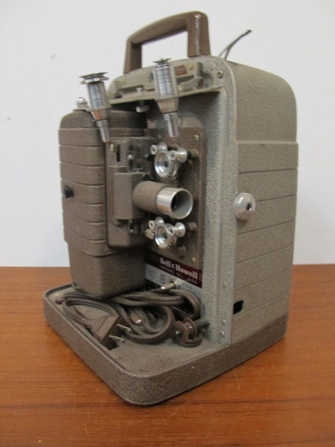 lot 68 image: Working Vintage BELL & HOWELL Projector wCase