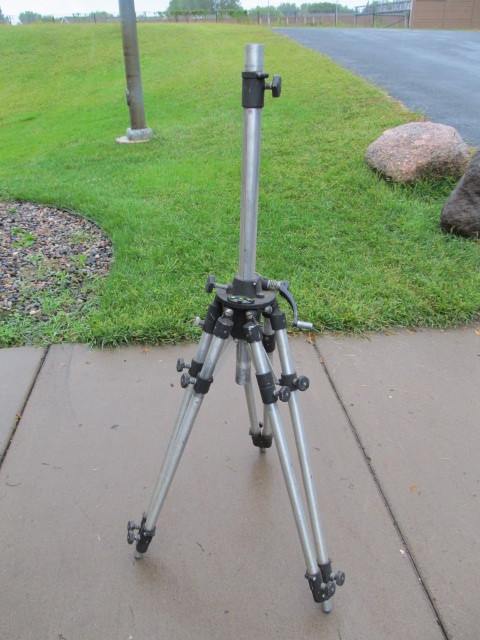 lot 76 image: Large Heavy Duty Industrial Tripod