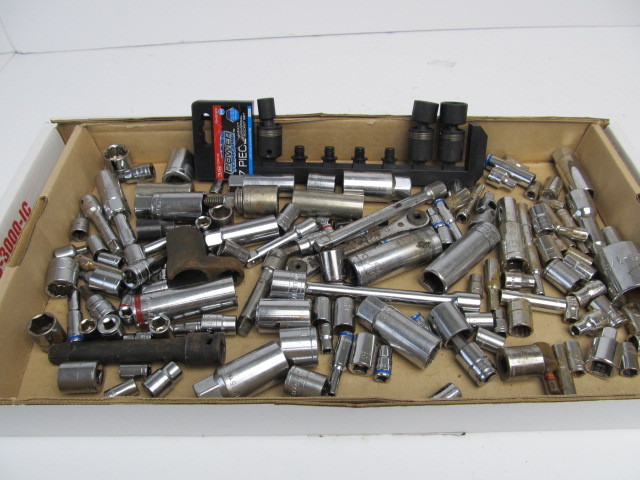 lot 97 image: LARGE Lot of Assorted Sockets