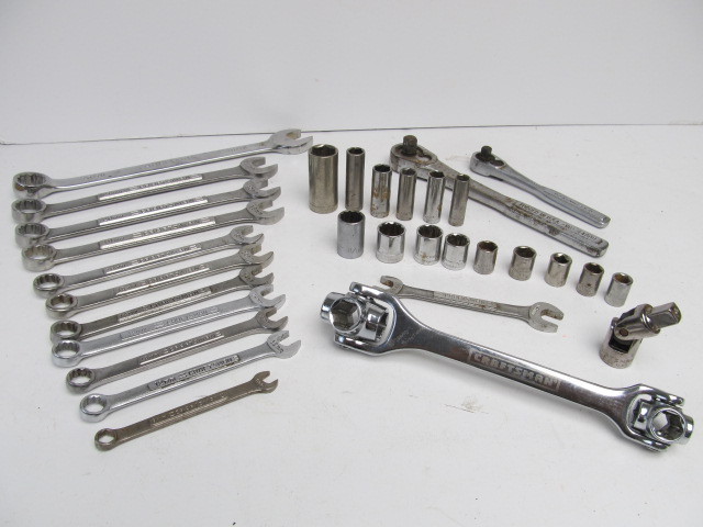lot 98 image: Lot of CRAFTSMAN Wrenches & Sockets