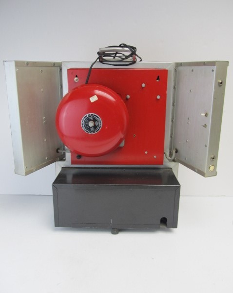 lot 122 image: Very Cool Vintage Alarm Bell LECTRO GUARD Alarm System 