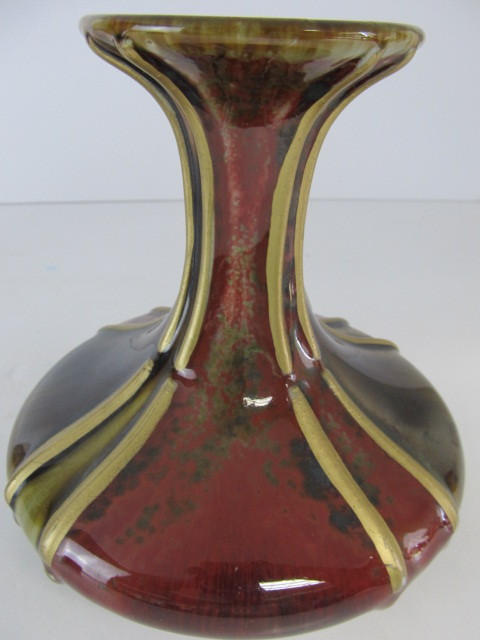 lot 128 image: Nice Vintage Small Art Pottery Vase