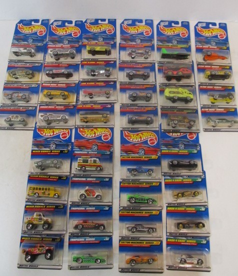 lot 107 image: Lot of NIB Hot Wheels - Complete Sets
