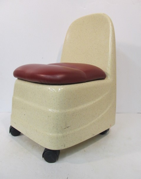 lot 108 image: Small Vintage Mid Century Rolling Fiberglass Chair