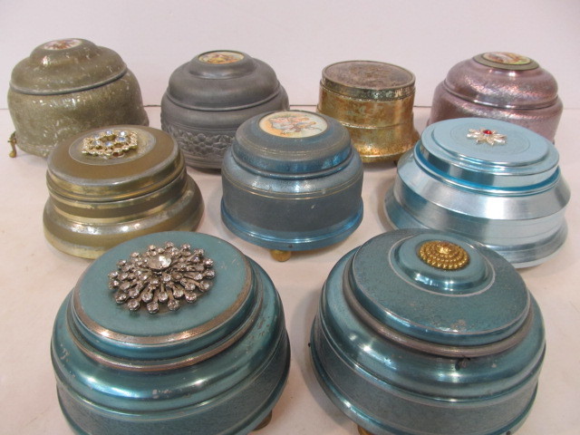 lot 109 image: Lot of 9 Vintage 1940s-50s Powder Puff Music Boxes
