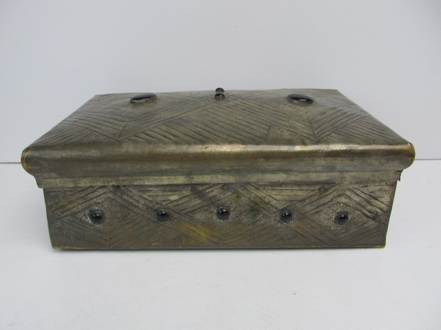 lot 111 image: Vintage Hand Made Silver Plated Brass Box wInset Stones