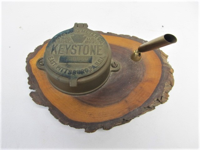 lot 112 image: Antique Pittsburgh Meter Company Inkwell & Pen Holder Desk Set